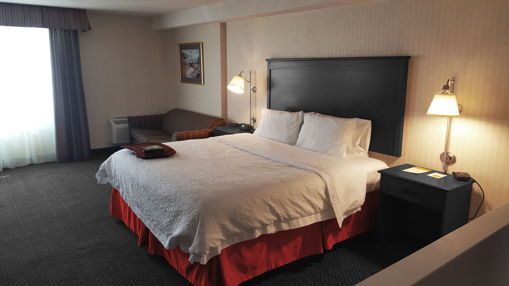 Ramada By Wyndham Niagara Falls By The River Zewnętrze zdjęcie